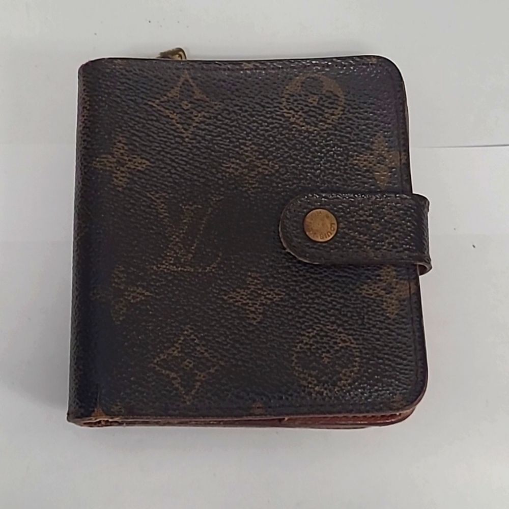 Authentic Louis Vuitton Monogram Wallet